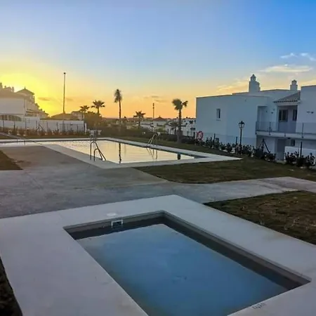 Atlanterra-zahara De Atunes Increible Con Porche De 16m Y Jardin Privado De 72m